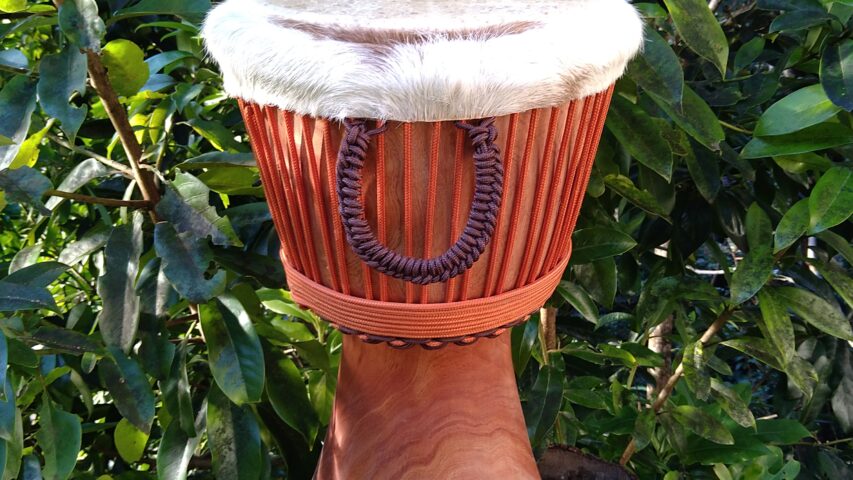 ジャンベを作る父島での暮らし – 太鼓と器 Kimuranoki
